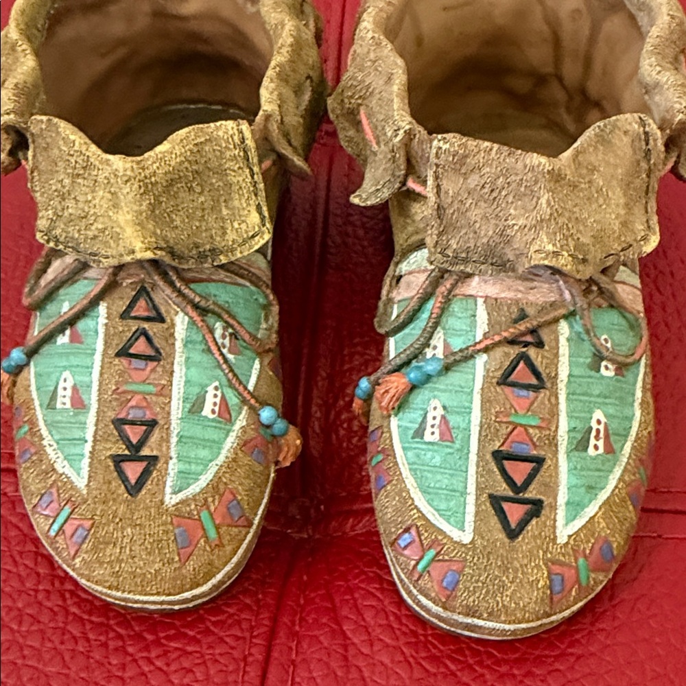 Vtg Southwestern Clay Moccasin Figurines Painted Shoes Ornaments - Picture 10 of 10